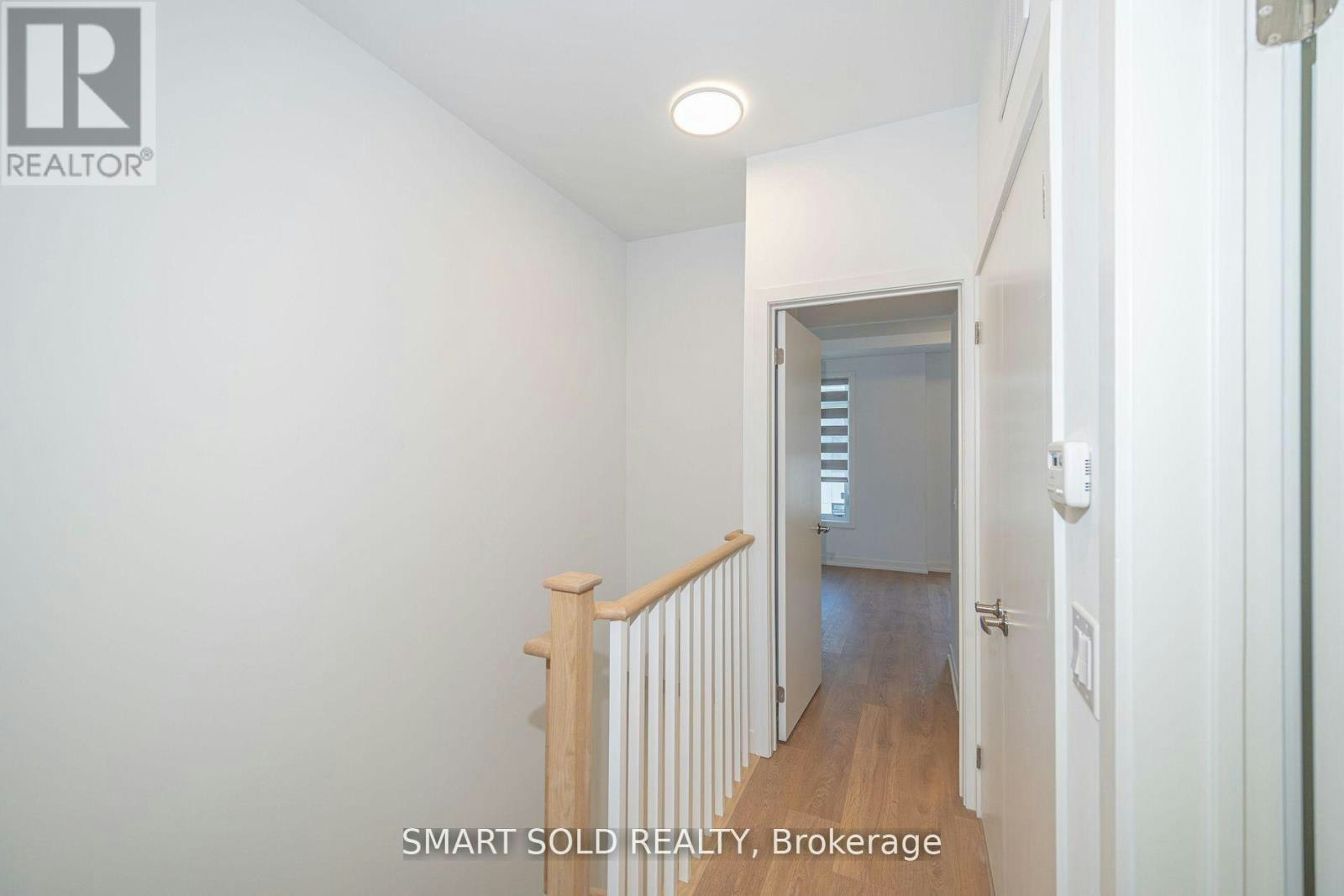 29 Spruce Pines Crescent, Toronto, ON, M4A 1Y7 - 31