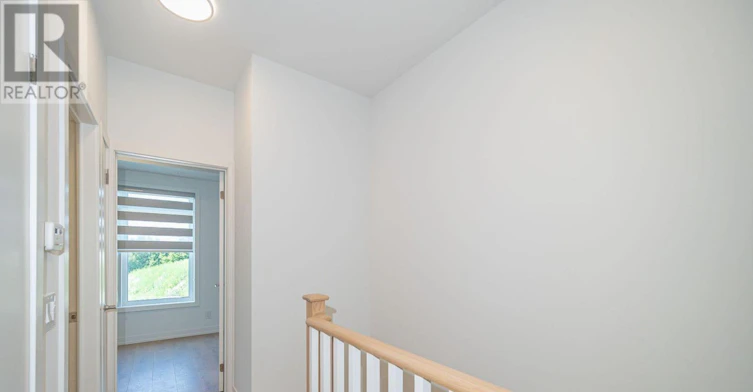 29 Spruce Pines Crescent, Toronto, ON, M4A 1Y7 - 33