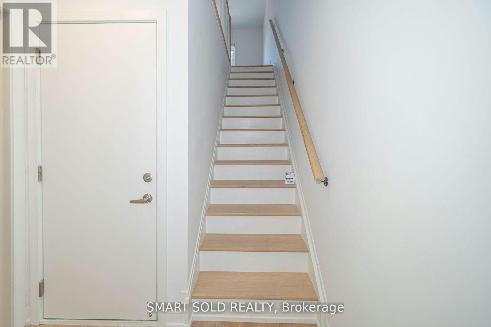 29 Spruce Pines Crescent, Toronto, ON, M4A 1Y7 - 8