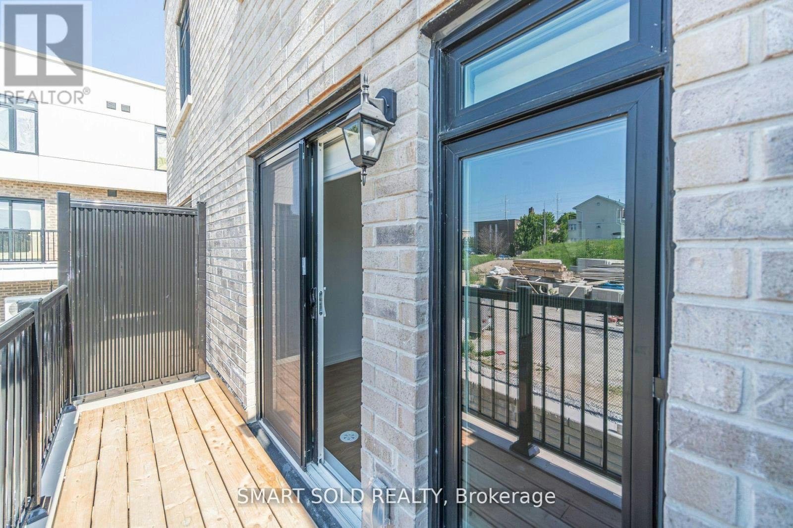 29 Spruce Pines Crescent, Toronto, ON, M4A 1Y7 - 35