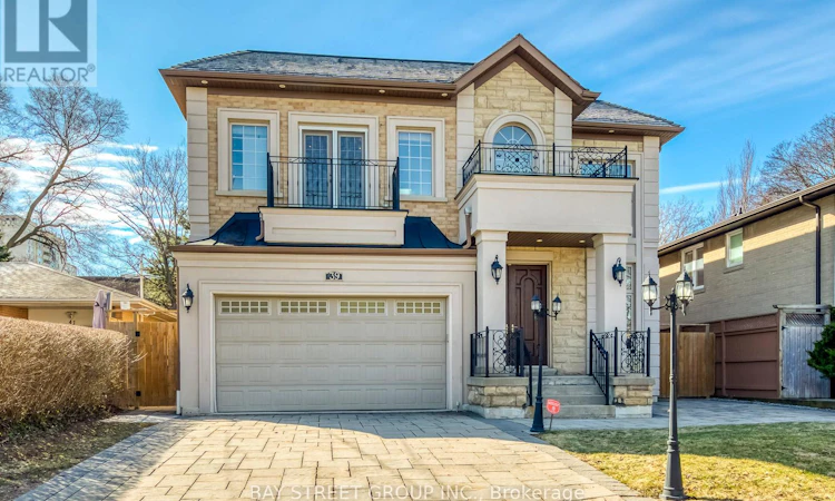 39 Foxwarren Drive