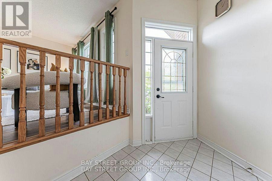 93 Sunbird Boulevard, Georgina, ON, L4P 3V8 - 2