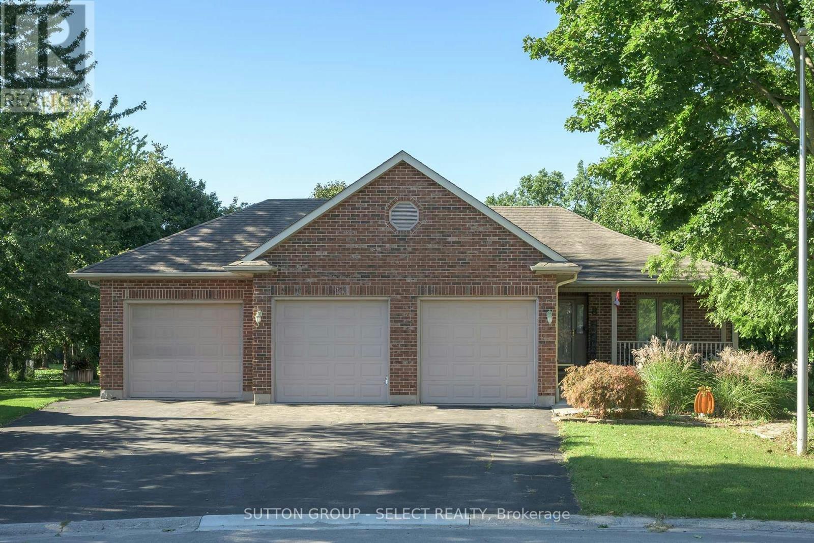 8 Kennedy Court, Komoka, ON, N0M 2A0
