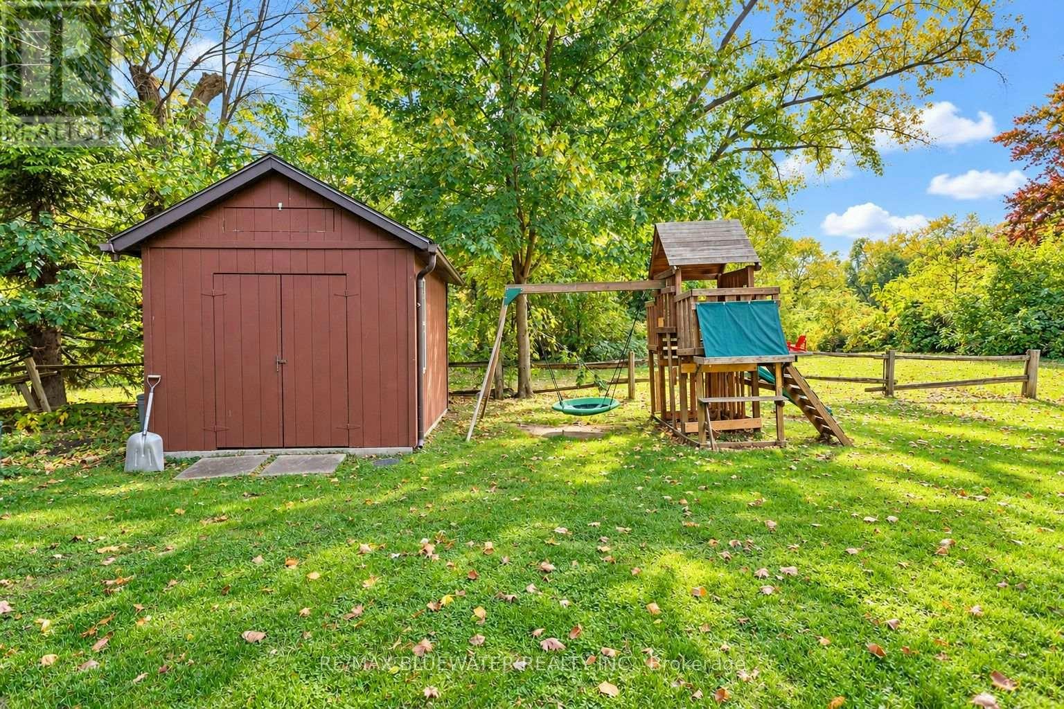 8437 Defore Drive, Lambton Shores, ON, N0M 1T0 - 42