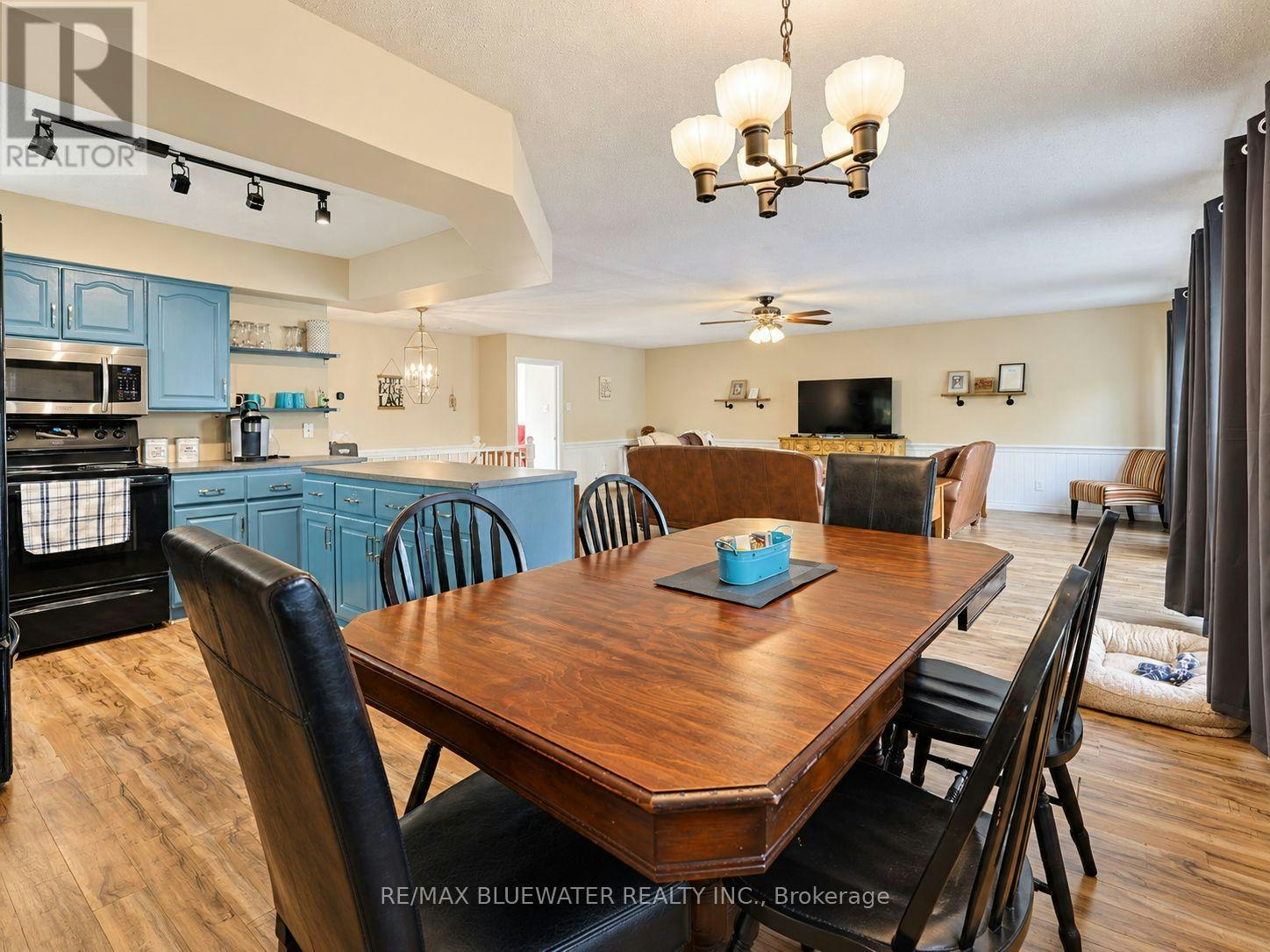 8437 Defore Drive, Lambton Shores, ON, N0M 1T0 - 22