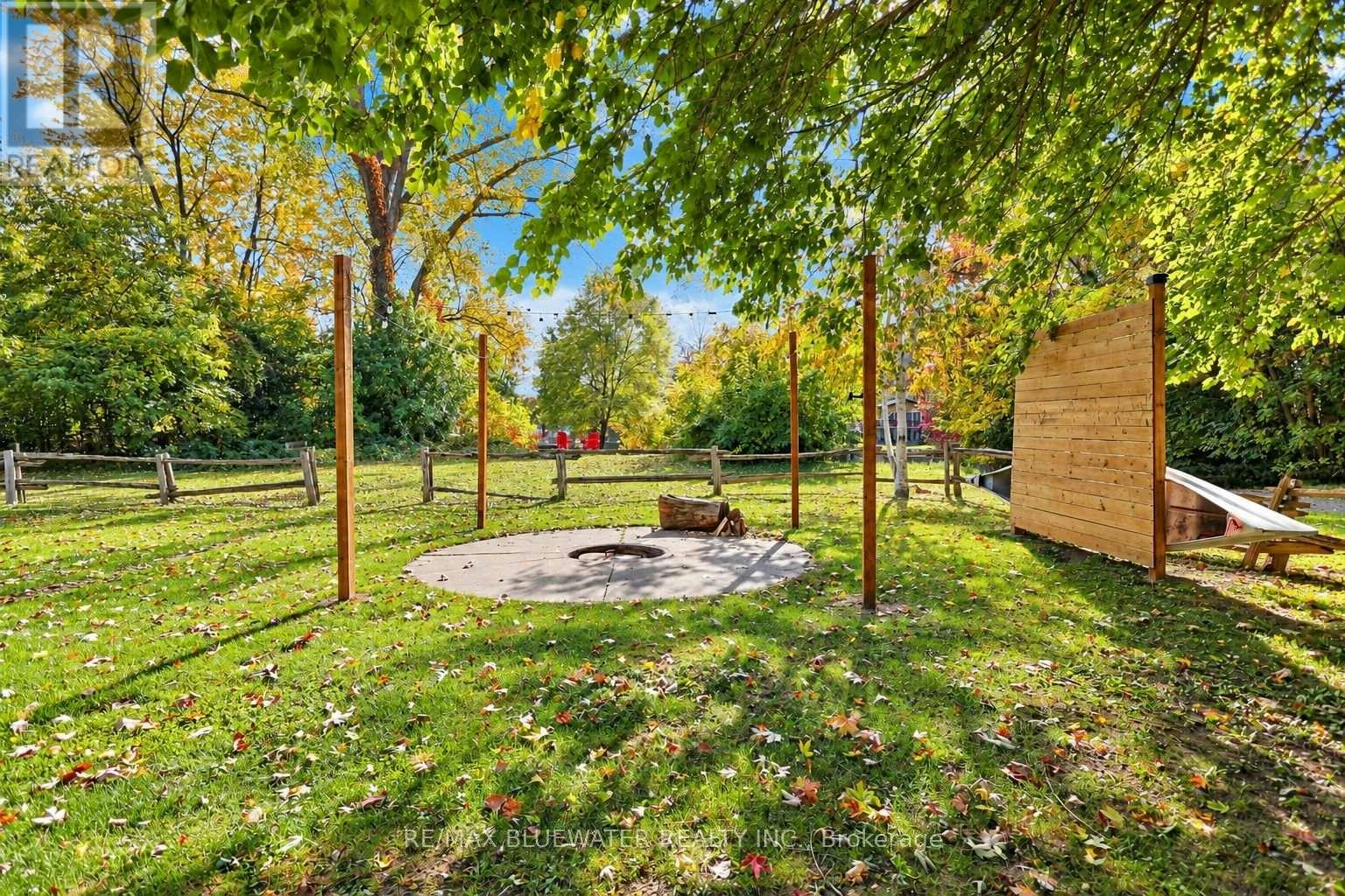 8437 Defore Drive, Lambton Shores, ON, N0M 1T0 - 40