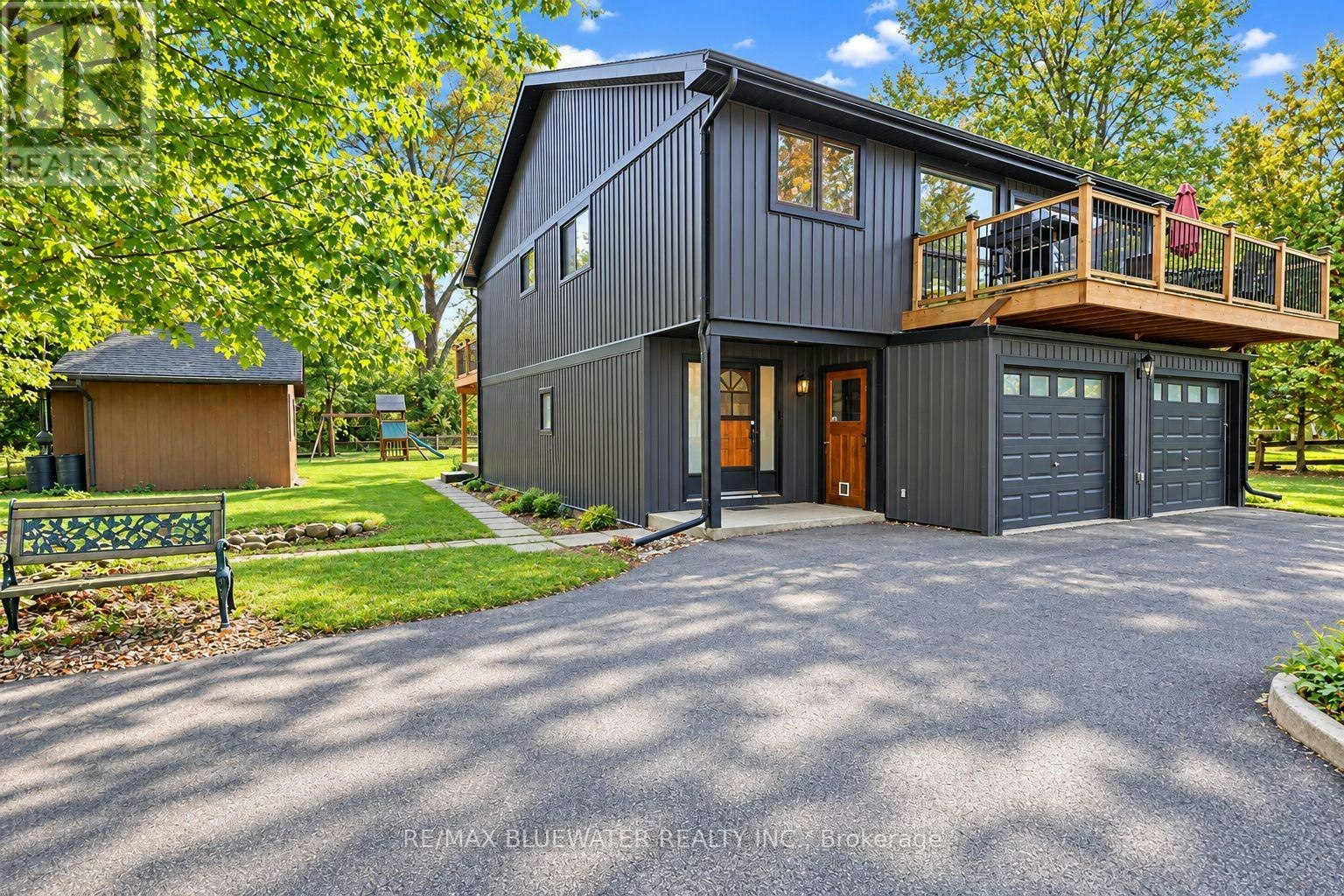 8437 Defore Drive, Lambton Shores, ON, N0M 1T0 - 7