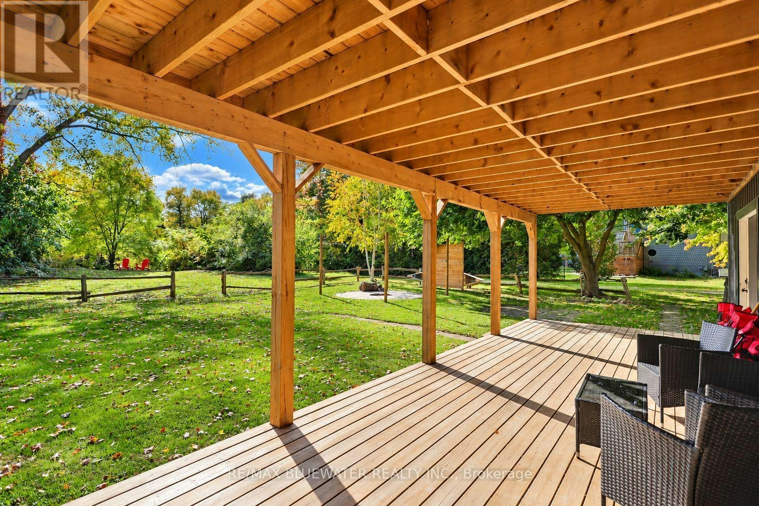 8437 Defore Drive, Lambton Shores, ON, N0M 1T0 - 37