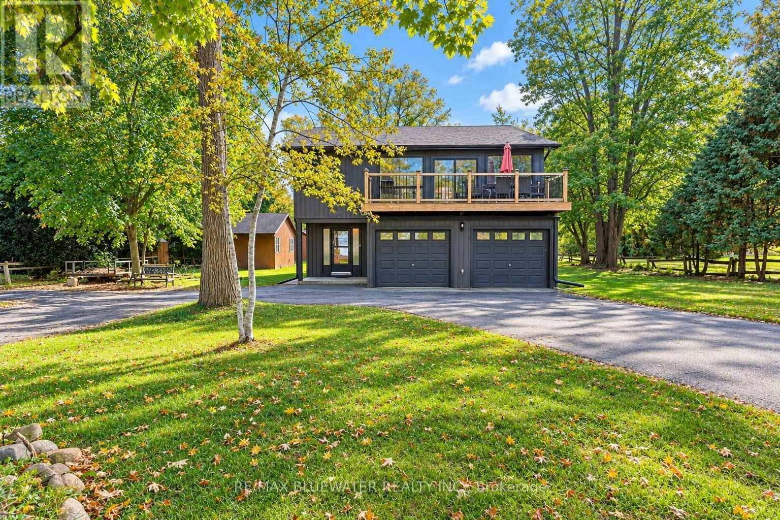 8437 Defore Drive, Lambton Shores, ON, N0M 1T0 - 6