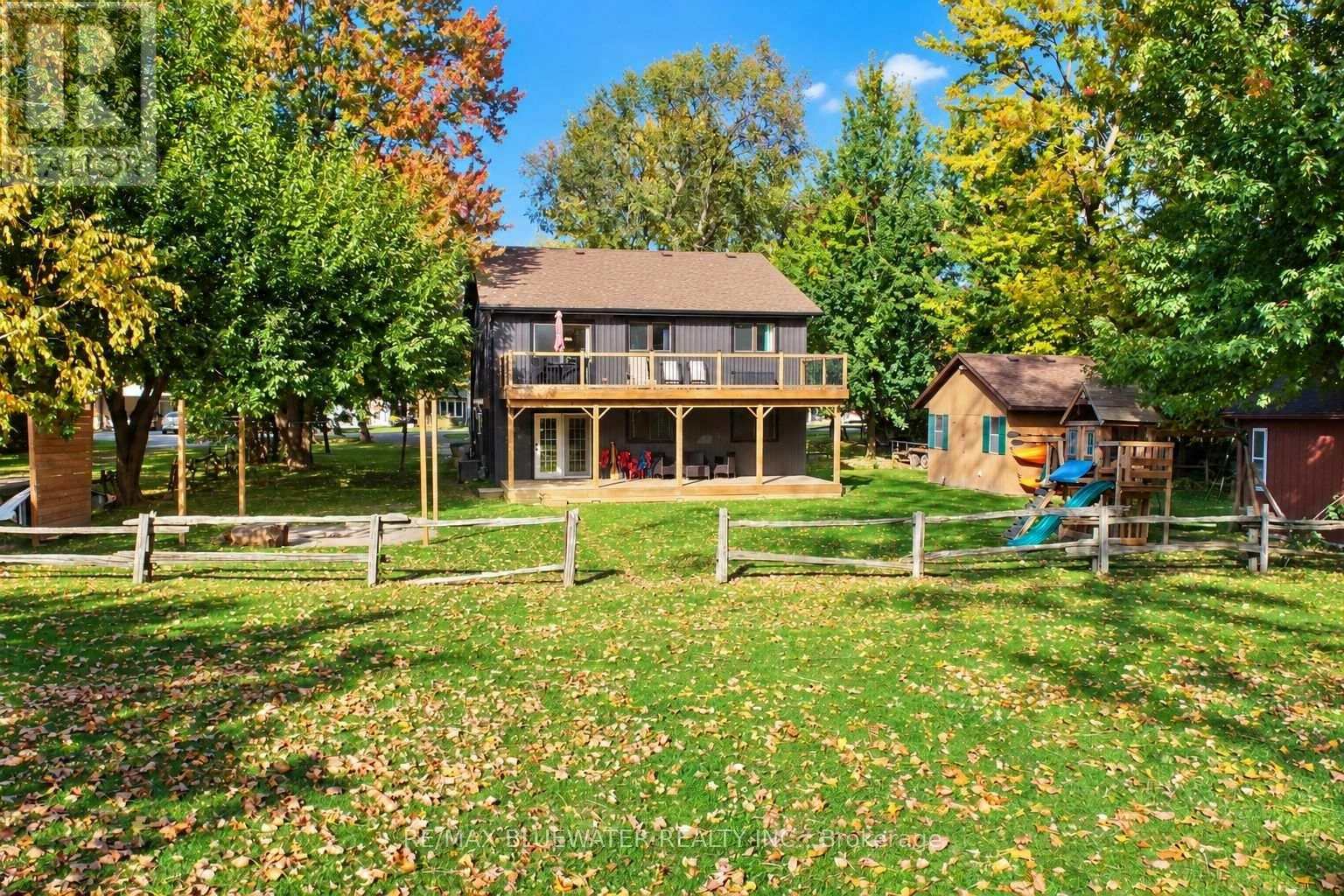 8437 Defore Drive, Lambton Shores, ON, N0M 1T0 - 48