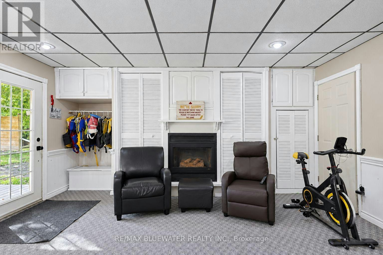 8437 Defore Drive, Lambton Shores, ON, N0M 1T0 - 11