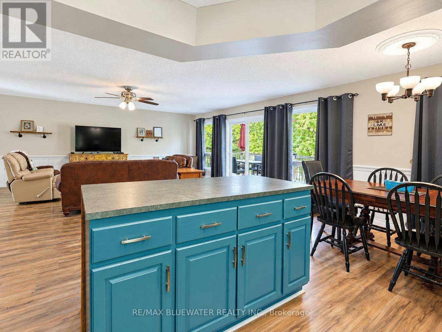 8437 Defore Drive, Lambton Shores, ON, N0M 1T0 - 25