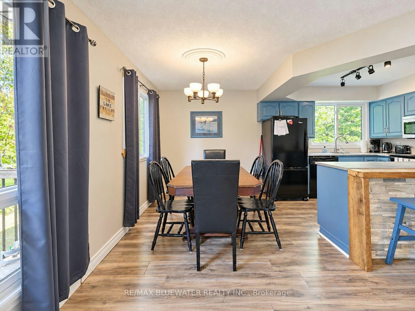 8437 Defore Drive, Lambton Shores, ON, N0M 1T0 - 21