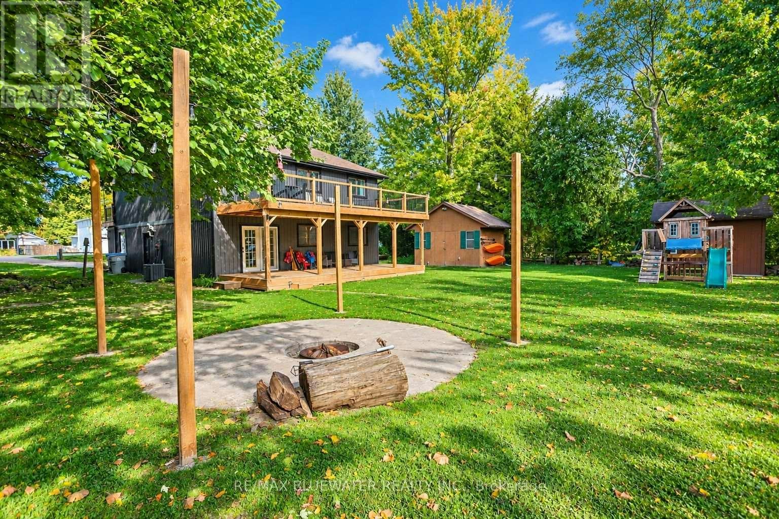 8437 Defore Drive, Lambton Shores, ON, N0M 1T0 - 39