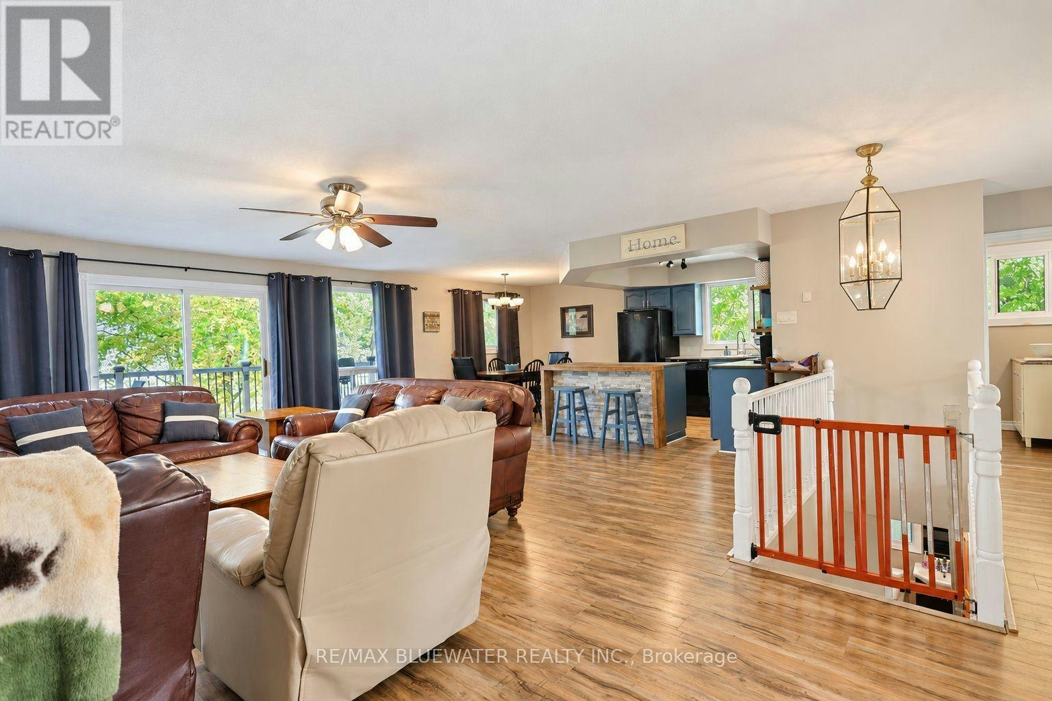 8437 Defore Drive, Lambton Shores, ON, N0M 1T0 - 18