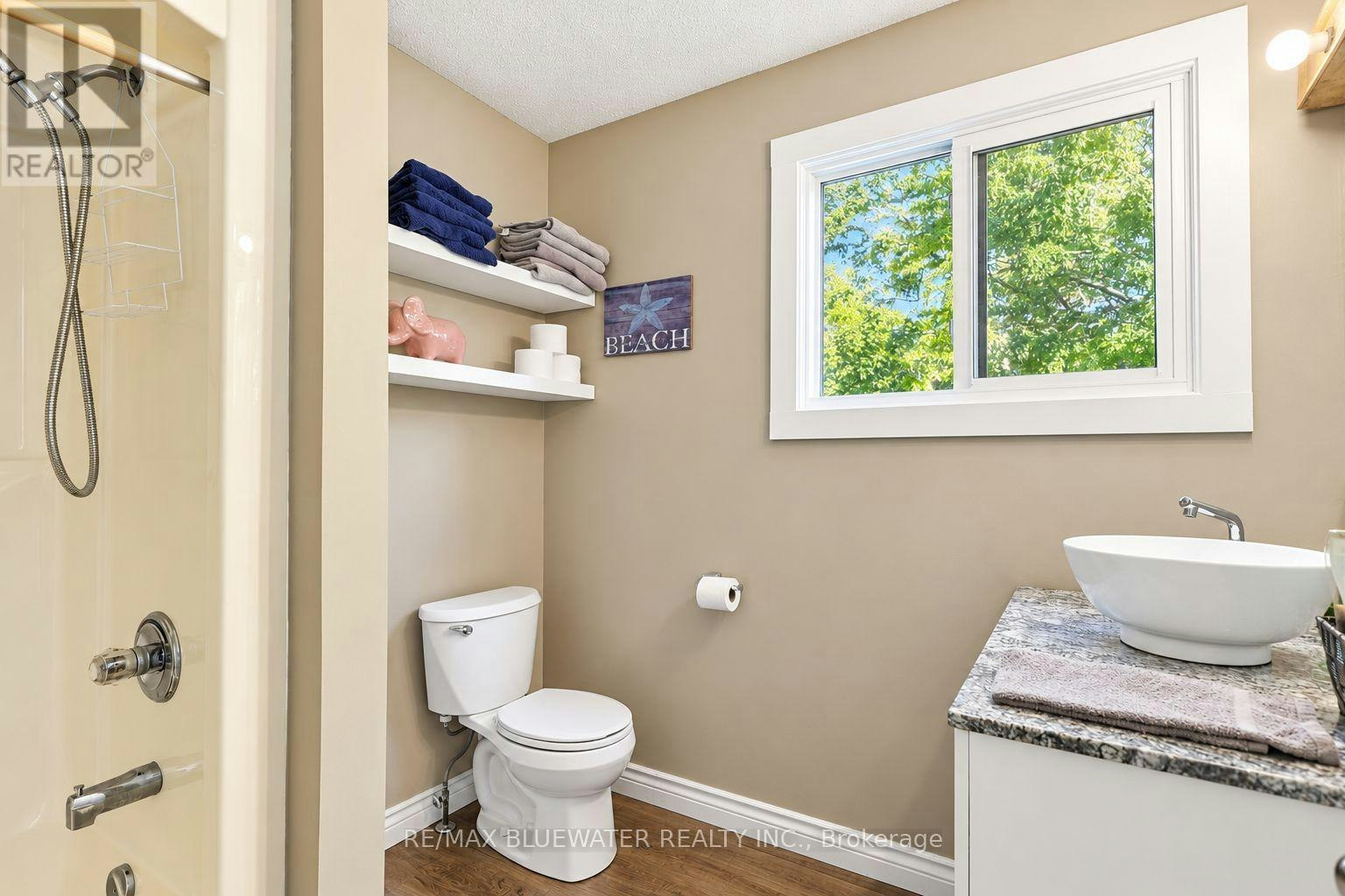 8437 Defore Drive, Lambton Shores, ON, N0M 1T0 - 30