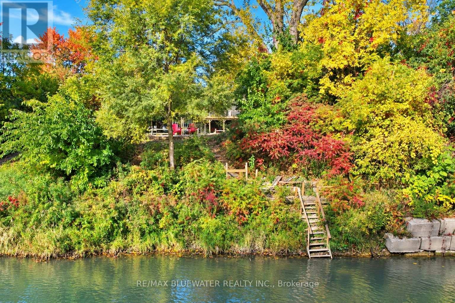 8437 Defore Drive, Lambton Shores, ON, N0M 1T0 - 46