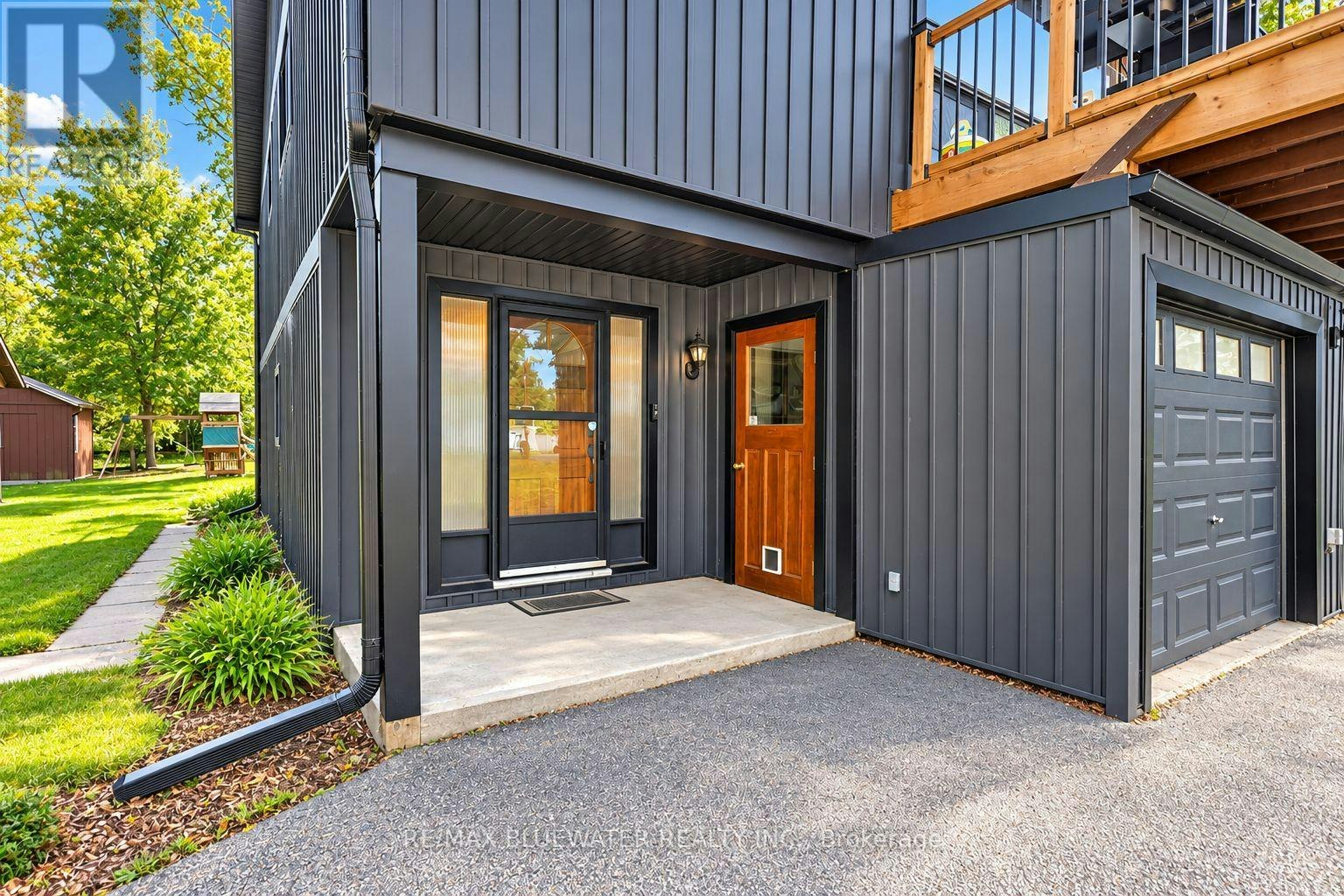 8437 Defore Drive, Lambton Shores, ON, N0M 1T0 - 8