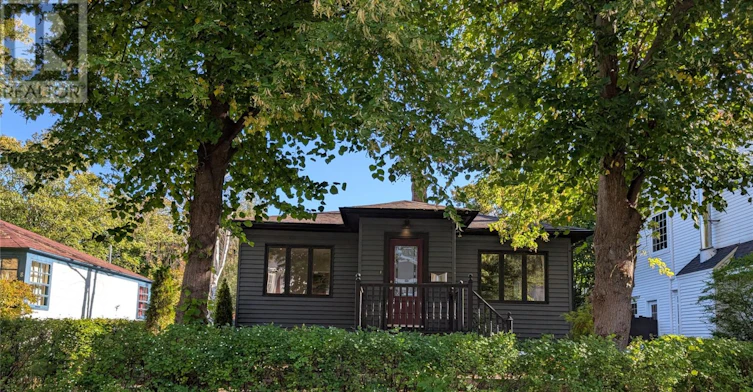 6 Elm Place, St Johns, NL, A1B 2S5