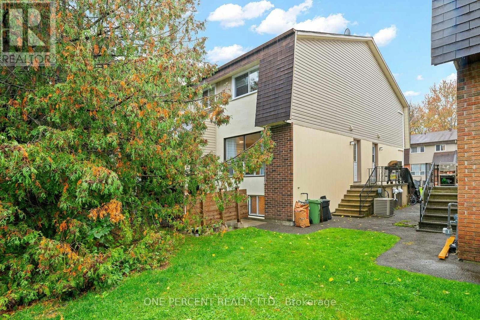 D-20 Sonnet Crescent, Ottawa, ON, K2H 8W7