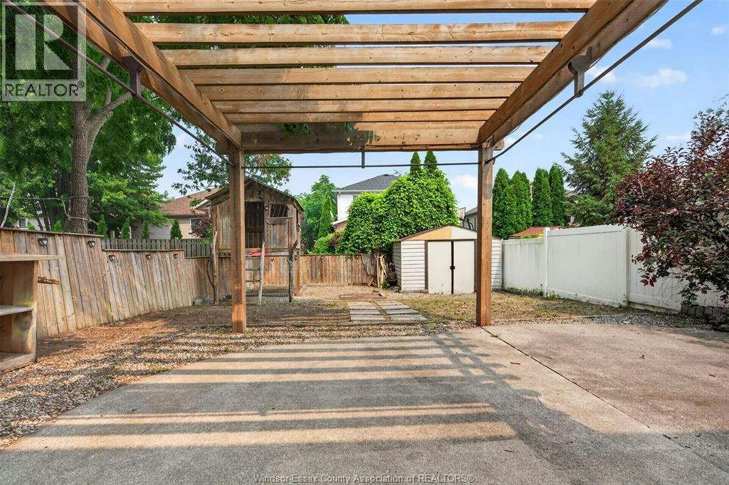 828 Michael Drive, Tecumseh, ON, N8N 5A3 - 28