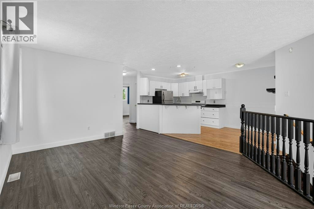 828 Michael Drive, Tecumseh, ON, N8N 5A3 - 9