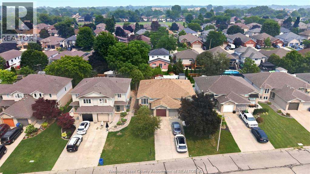 828 Michael Drive, Tecumseh, ON, N8N 5A3 - 32