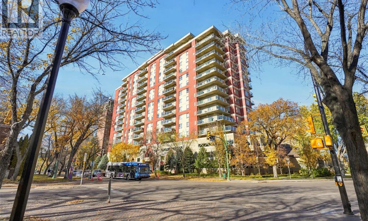 607-902 Spadina Crescent E