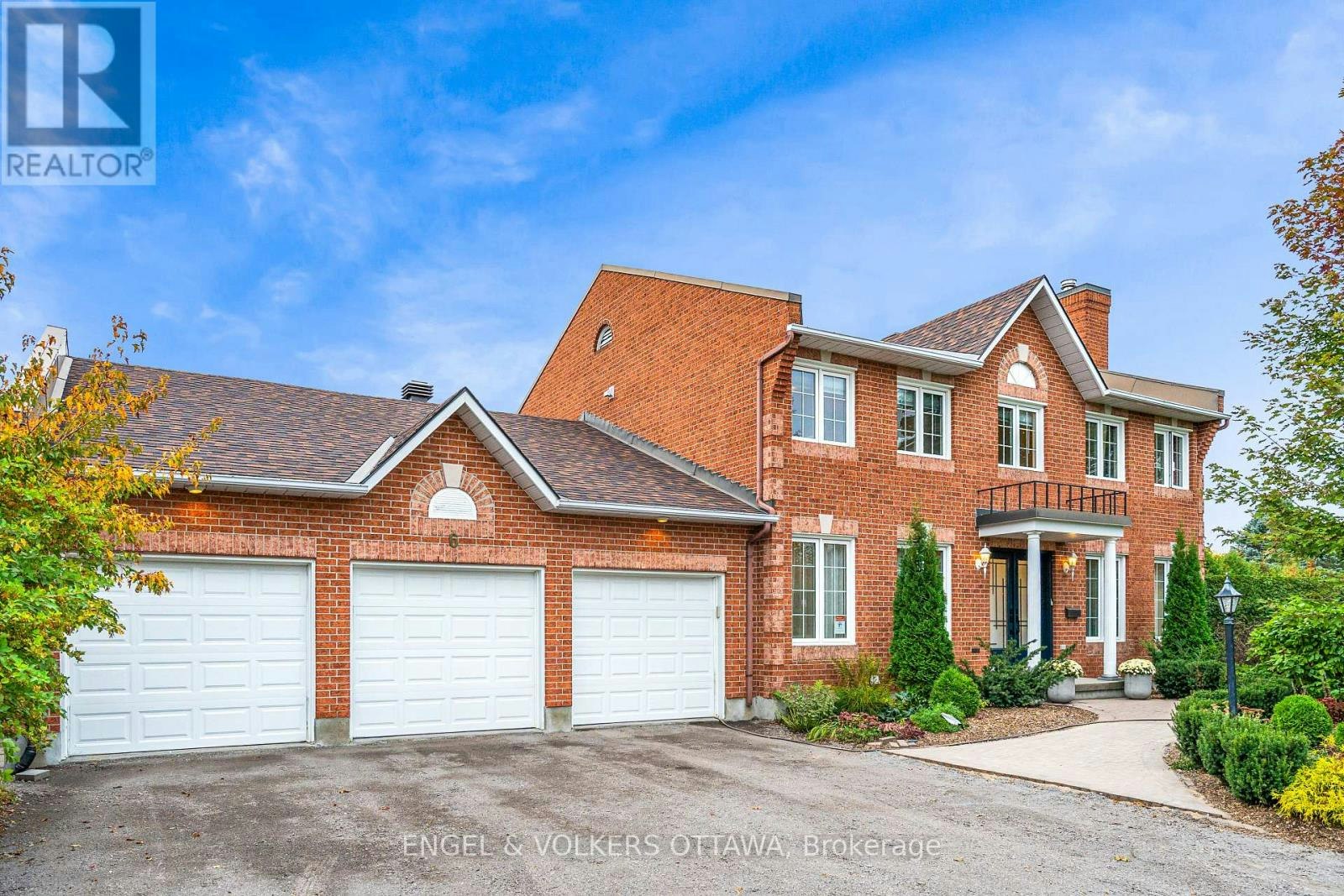 6 Holly Ridge, Ottawa, ON, K2S 1C9