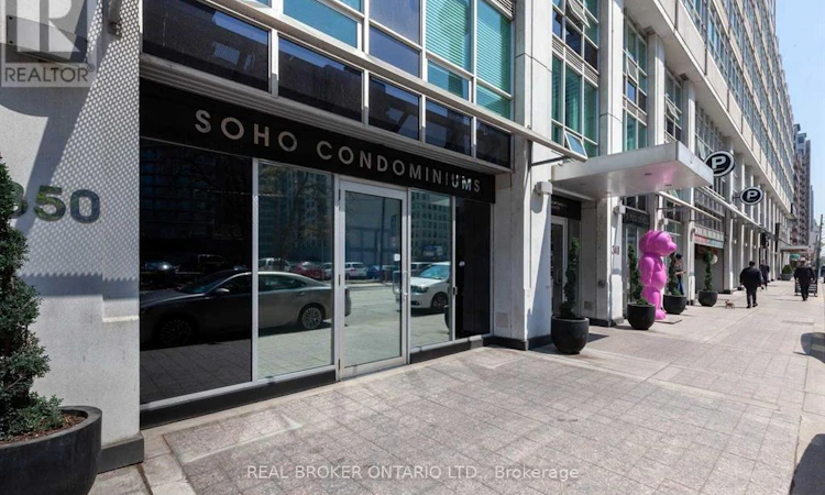 M04-350 Wellington Street W