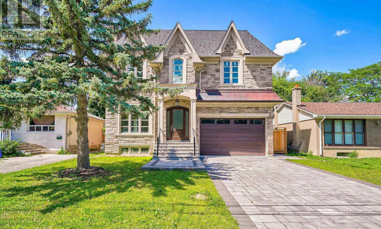 82 Cartier Crescent