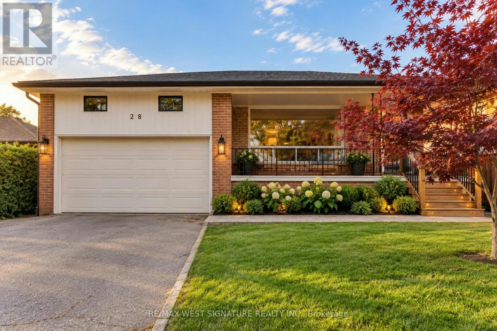 28 Bluehaven Crescent, Toronto, ON, M9M 1W5