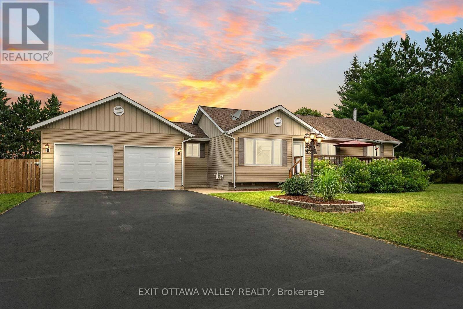 62 Meadowview Drive, Whitewater Region, ON, K0J 1C0
