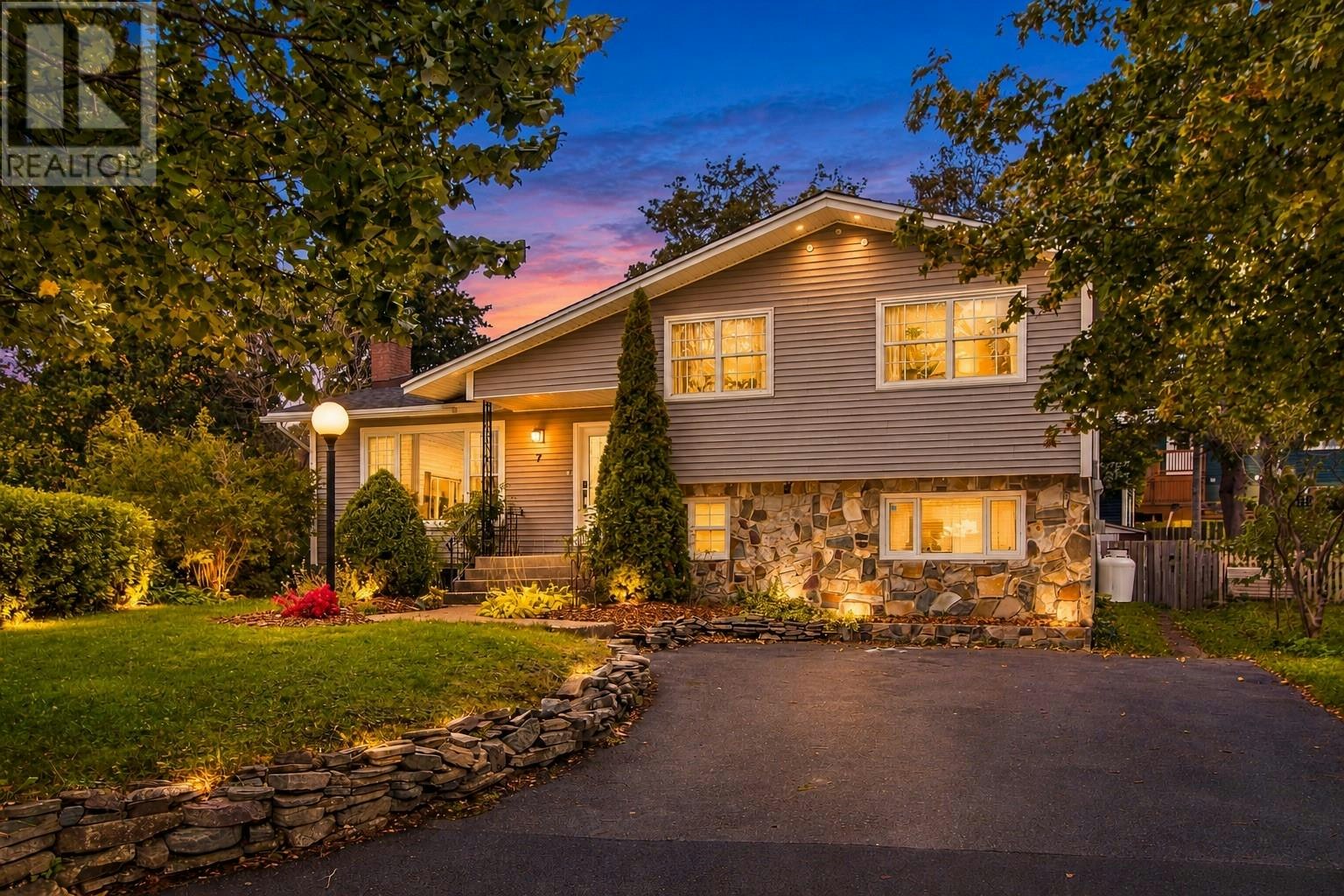 7 Prestwick Place, St Johns, NL, A1B 3L3
