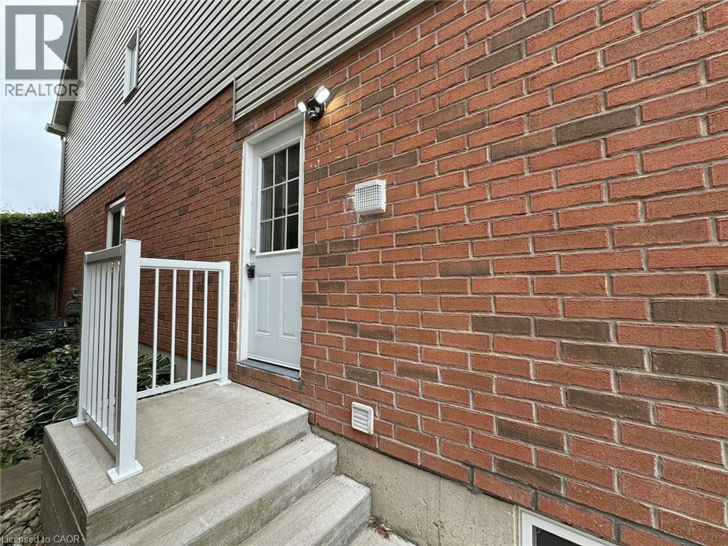 Lower (2-361 Parkvale Drive, Kitchener, ON, N2R 1Y6 - 2