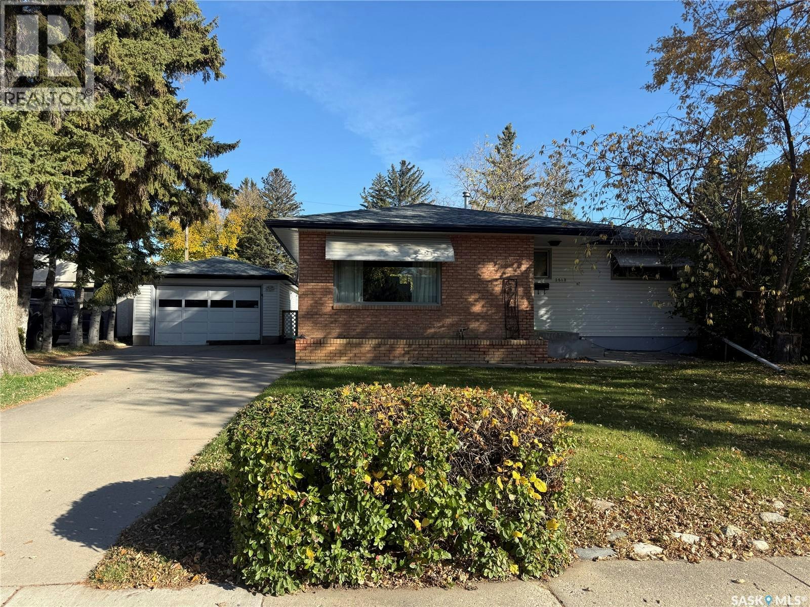 2517 Wiggins Avenue S, Saskatoon, SK, S7J 1X3