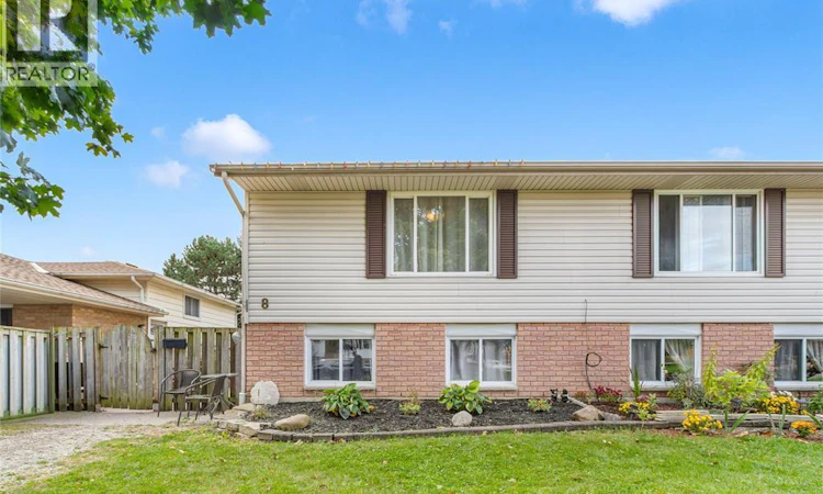 8 Timothy Crescent