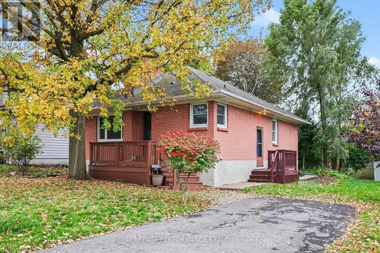 856 Iroquois Road, Ottawa, ON, K2A 3N2