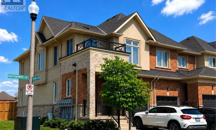 30 Mockingbird Lane W
