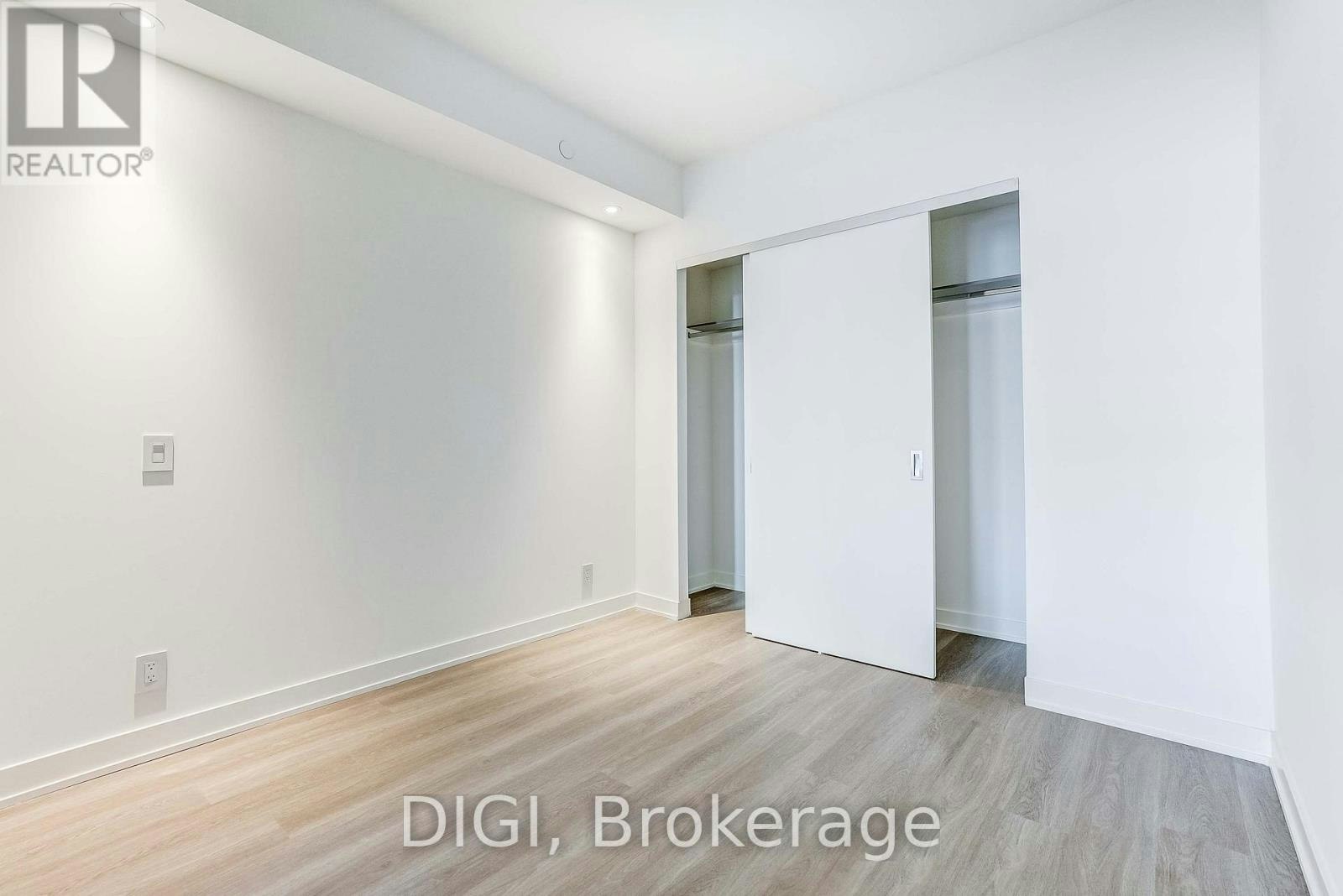 Q820-120 Ontario Street, Toronto, ON, M5A 1C4 - 9