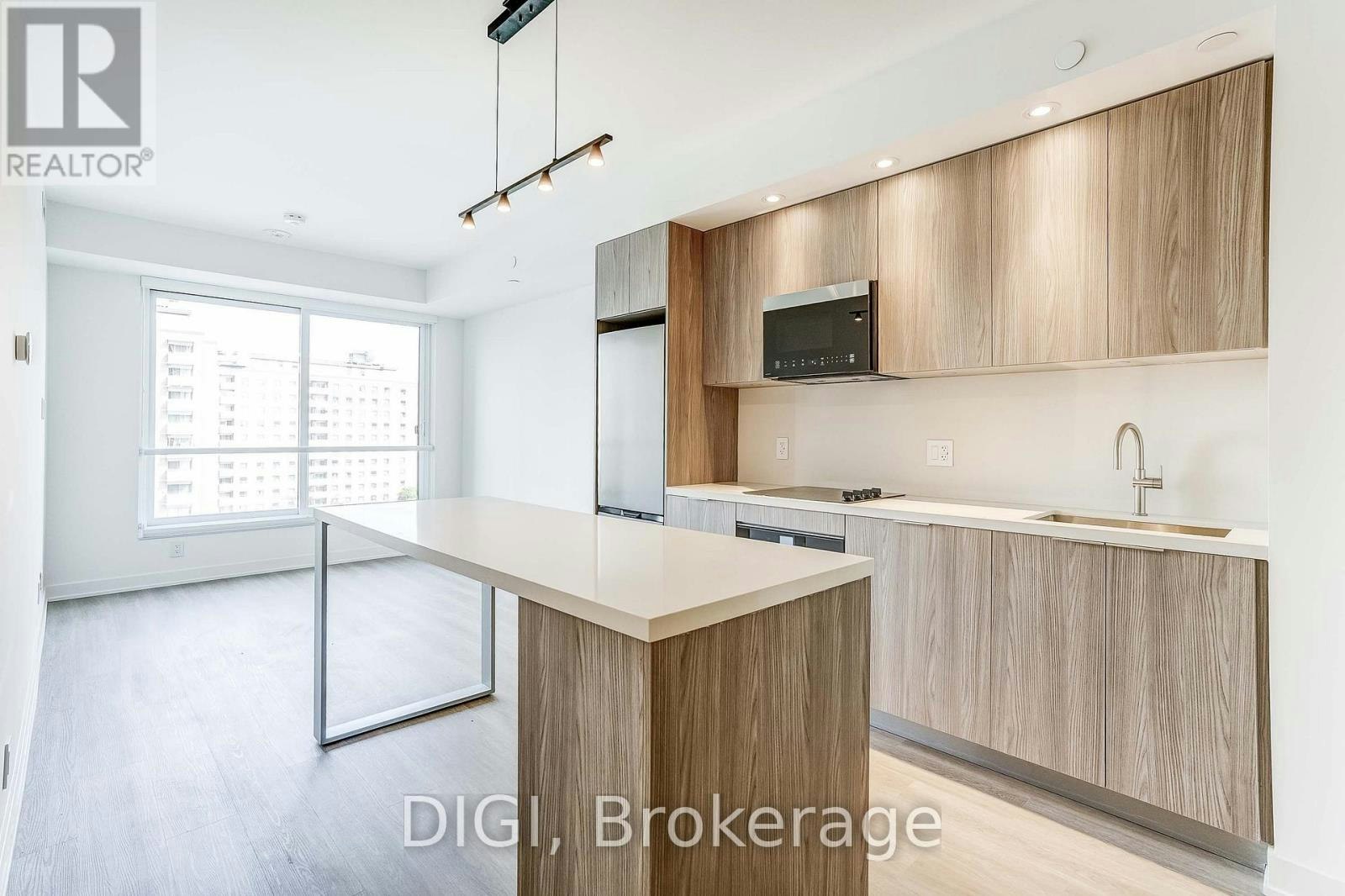 Q820-120 Ontario Street, Toronto, ON, M5A 1C4