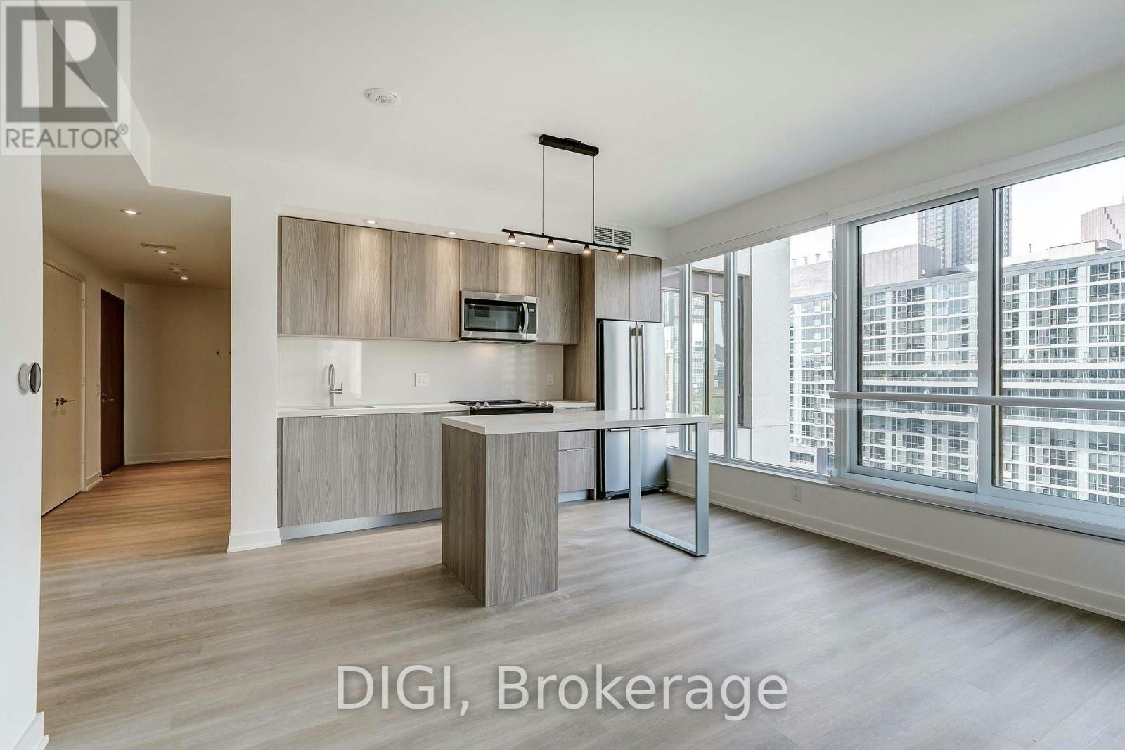 Q817-120 Ontario Street, Toronto, ON, M5A 1C4