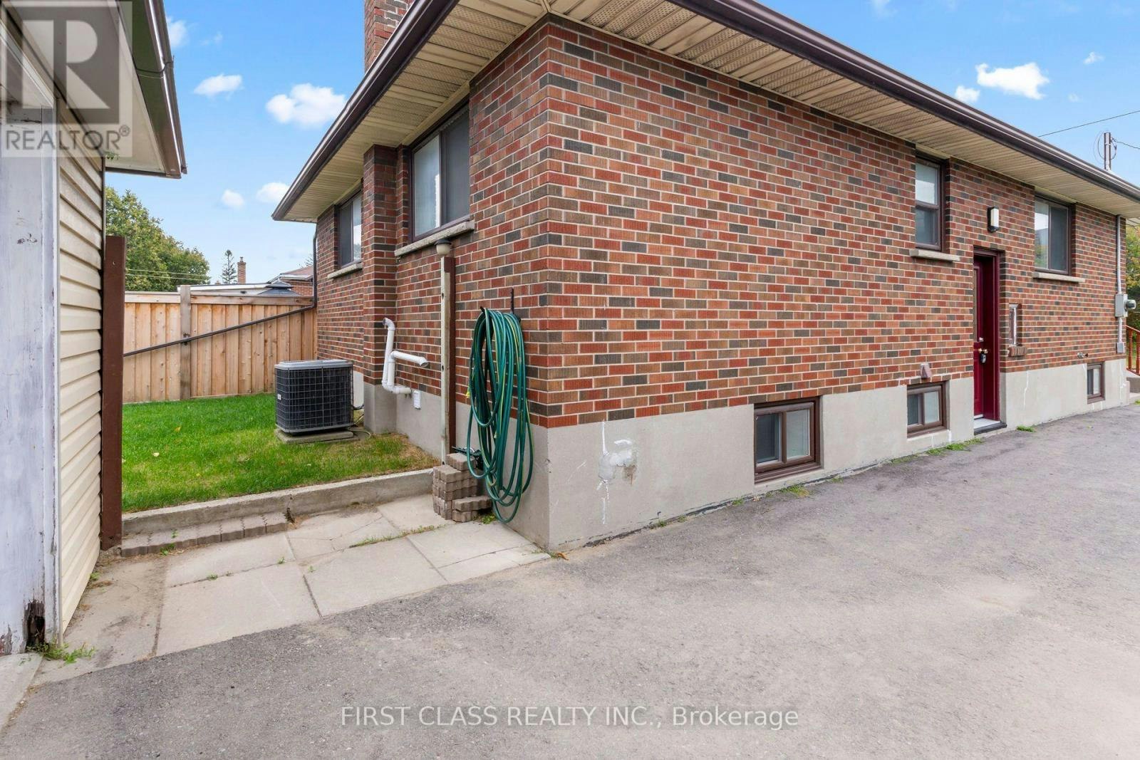 284 Jackson Avenue, Oshawa, ON, L1H 3C5 - 3