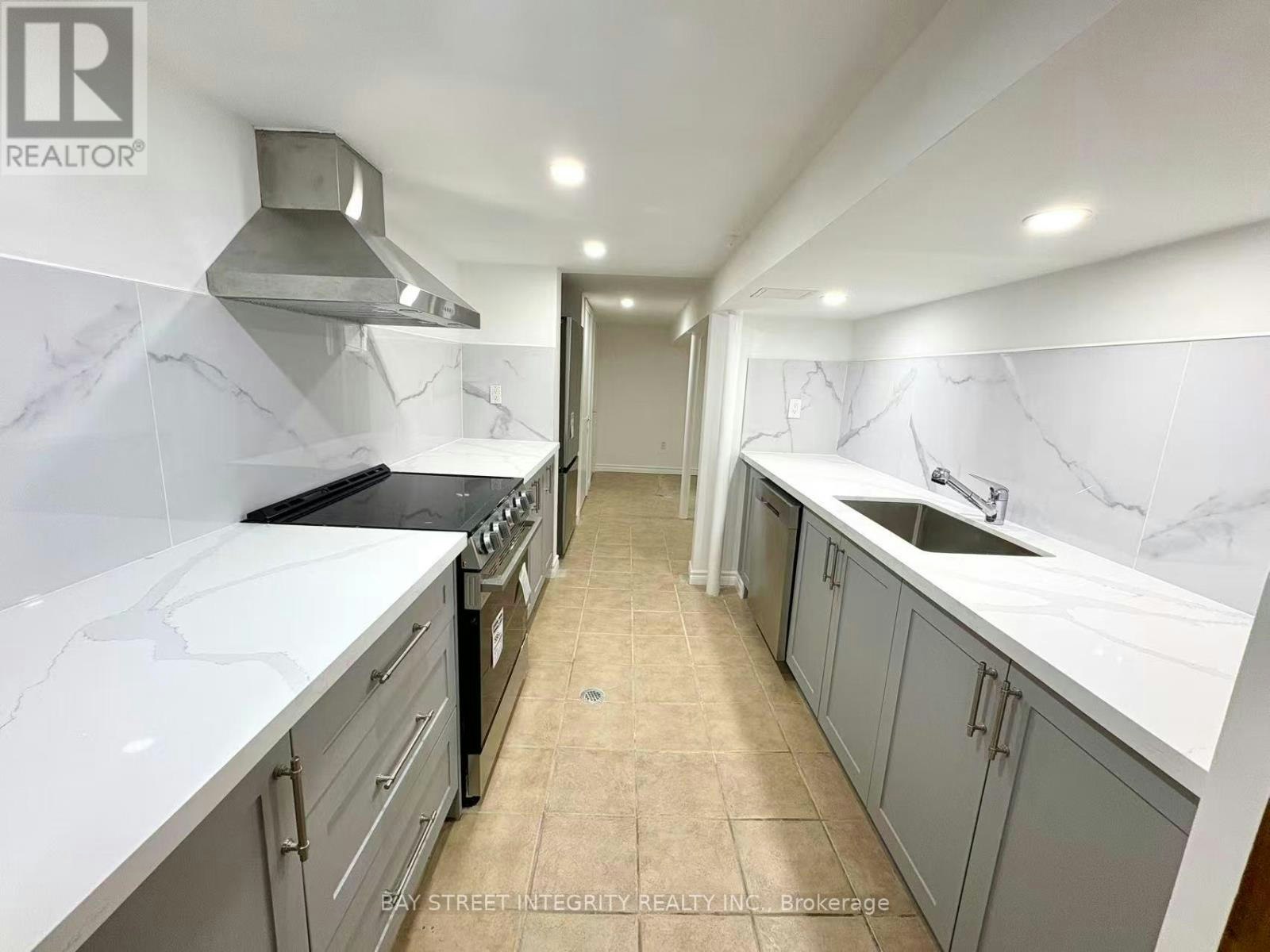 BASEMENT - BASEMENT-18 Leisure Lane, Richmond Hill, ON, L4C 4W8 - 11