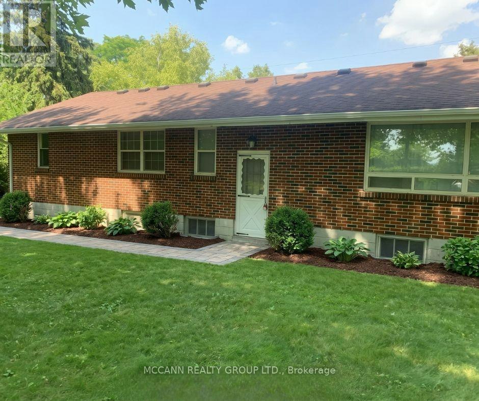 B-582 Mulock Court, Newmarket, ON, L3Y 5H2