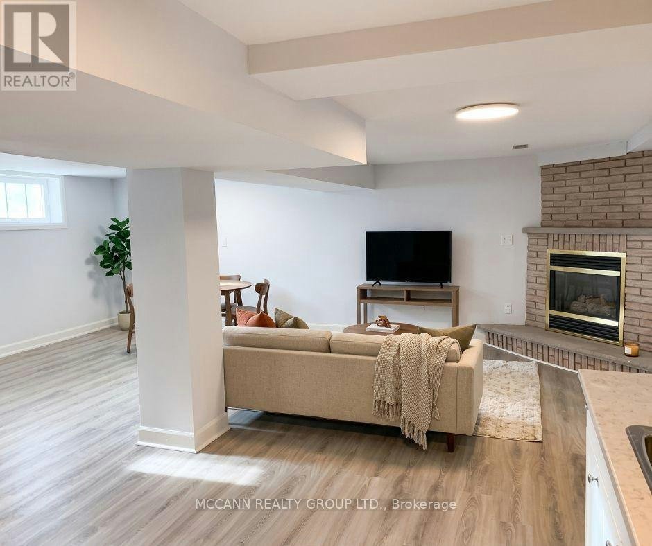 B-582 Mulock Court, Newmarket, ON, L3Y 5H2 - 2