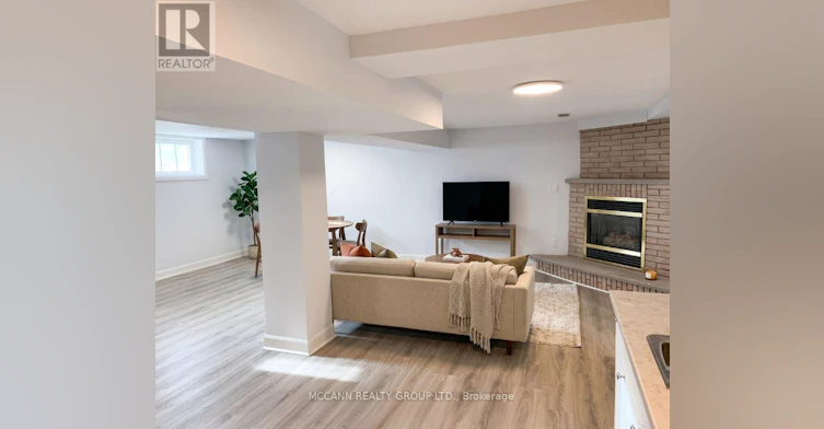 B-582 Mulock Court, Newmarket, ON, L3Y 5H2 - 2