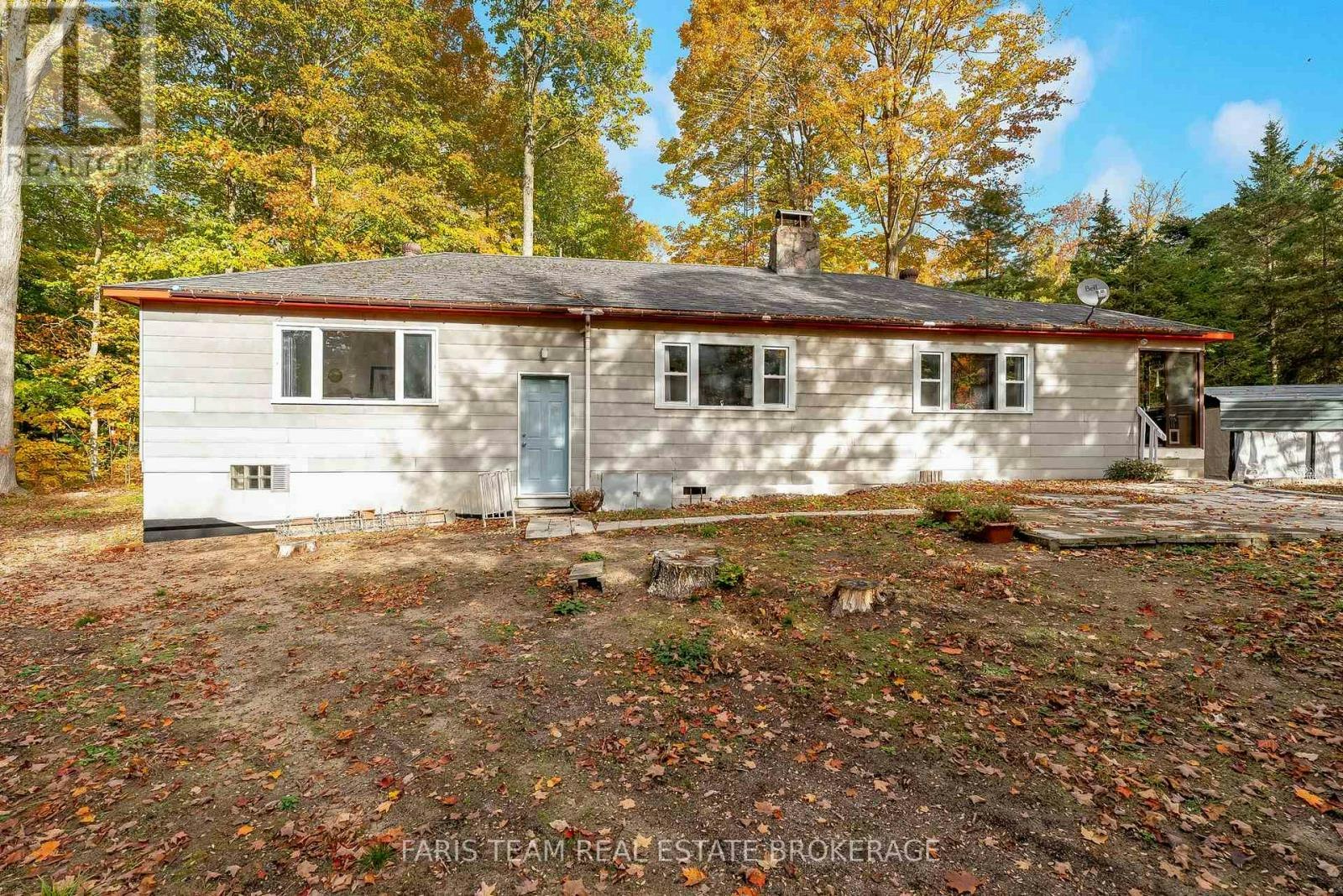 14 Chez Nous Avenue, Tiny, ON, L9M 0H5
