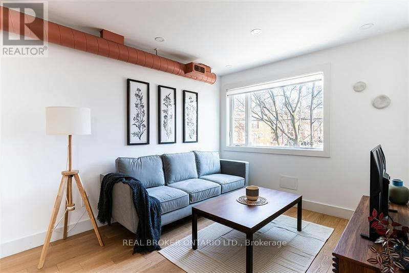 UPPER-278 Campbell Avenue, Toronto, ON, M6P 3V6 - 2