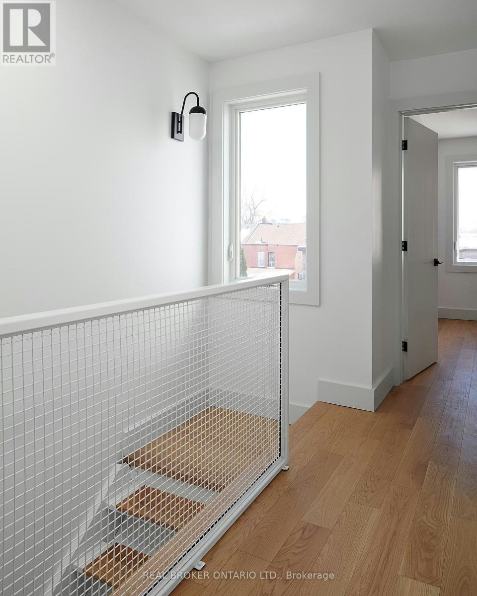 UPPER-278 Campbell Avenue, Toronto, ON, M6P 3V6 - 8